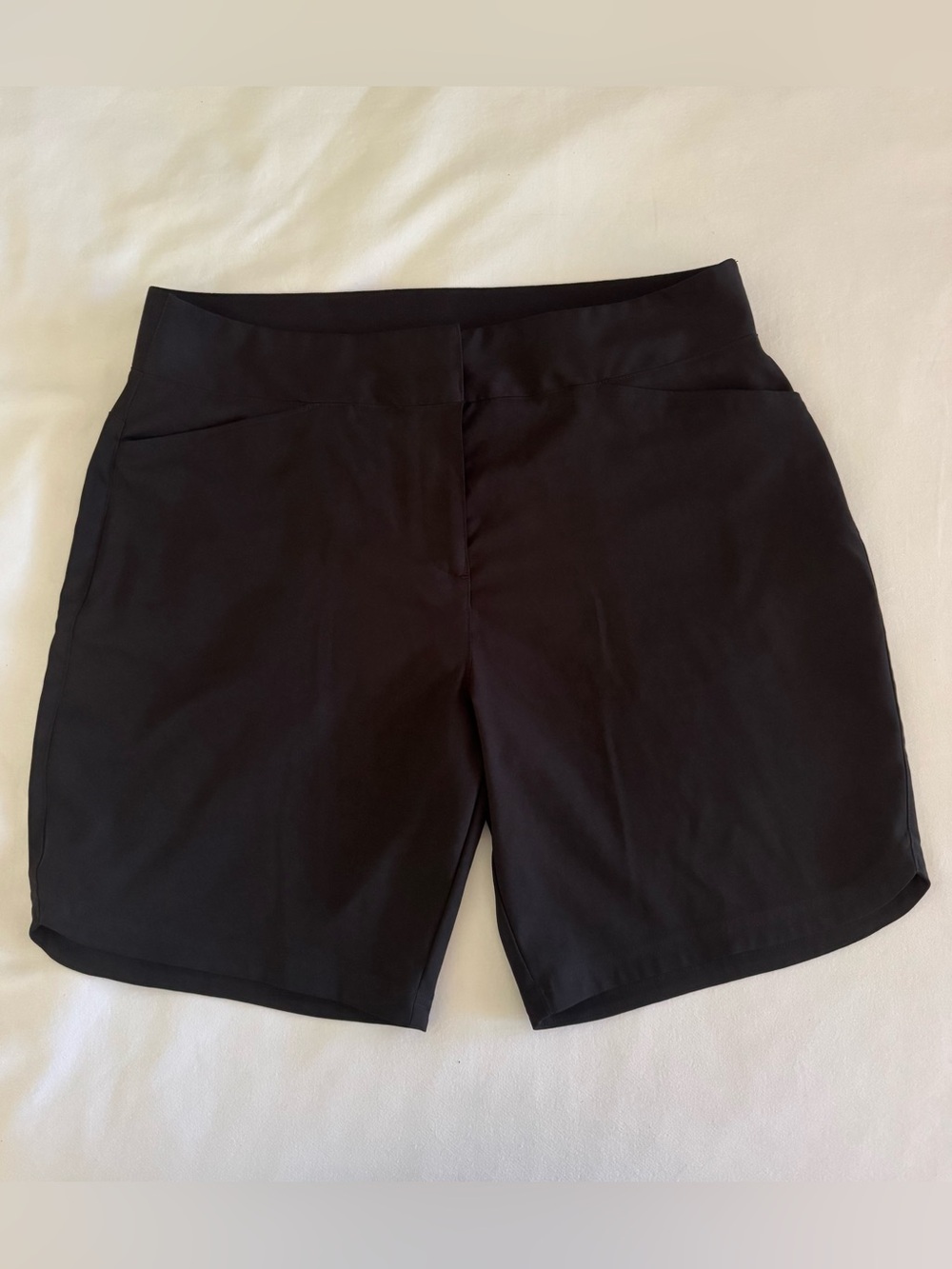 NWOT Puma women's golf shorts size large.  Black.